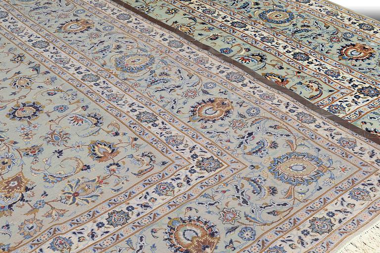 A carpet, Kashan, ca 590 x 418 cm.