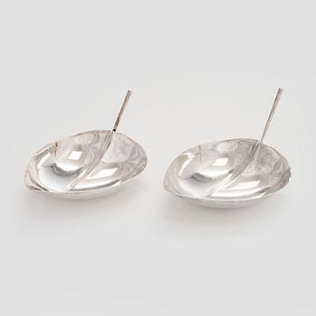 Tapio Wirkkala, skålar, 2 st, silver, TW 4, Kultakeskus, Tavastehus 1955 och 1961.
