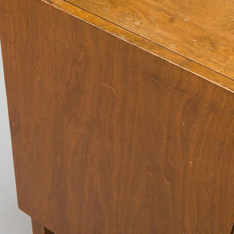 Alvar Aalto, skåp, modell 810 för O.Y Huonekalu- ja Rakennustyötehdas A.B, 1930-tal.