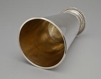 BÄGARE, silver CG Hallberg, Stockholm 1949. totalvikt 548 gr.