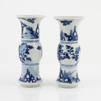 A pair of blue and white beakervases, a deep dish with cover and two dishes, Qing dynasty, 19th century.