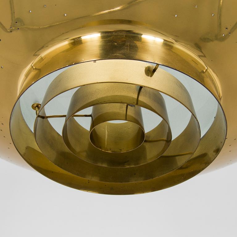 Paavo Tynell, a mid-20th-century '9060' pendant light for Taito, Finland.