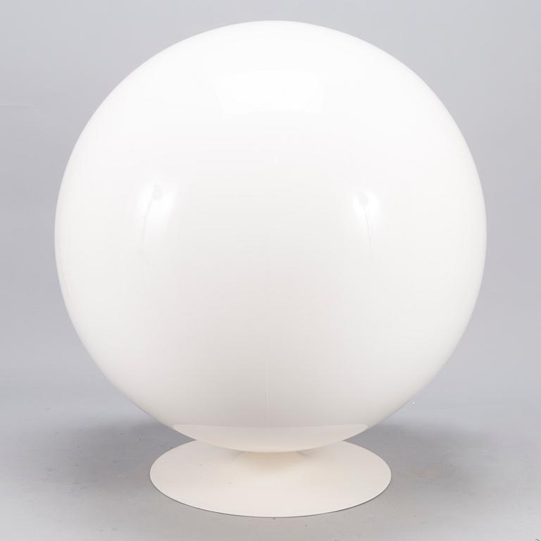 EERO AARNIO, 'Ball Chair', Adelta. Model design year 1963.