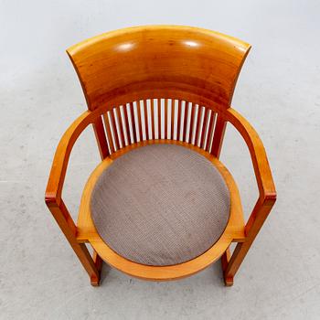 Frank Lloyd Wright, karmstolar ett par, modellnummer 606 "Barrel", Cassina.