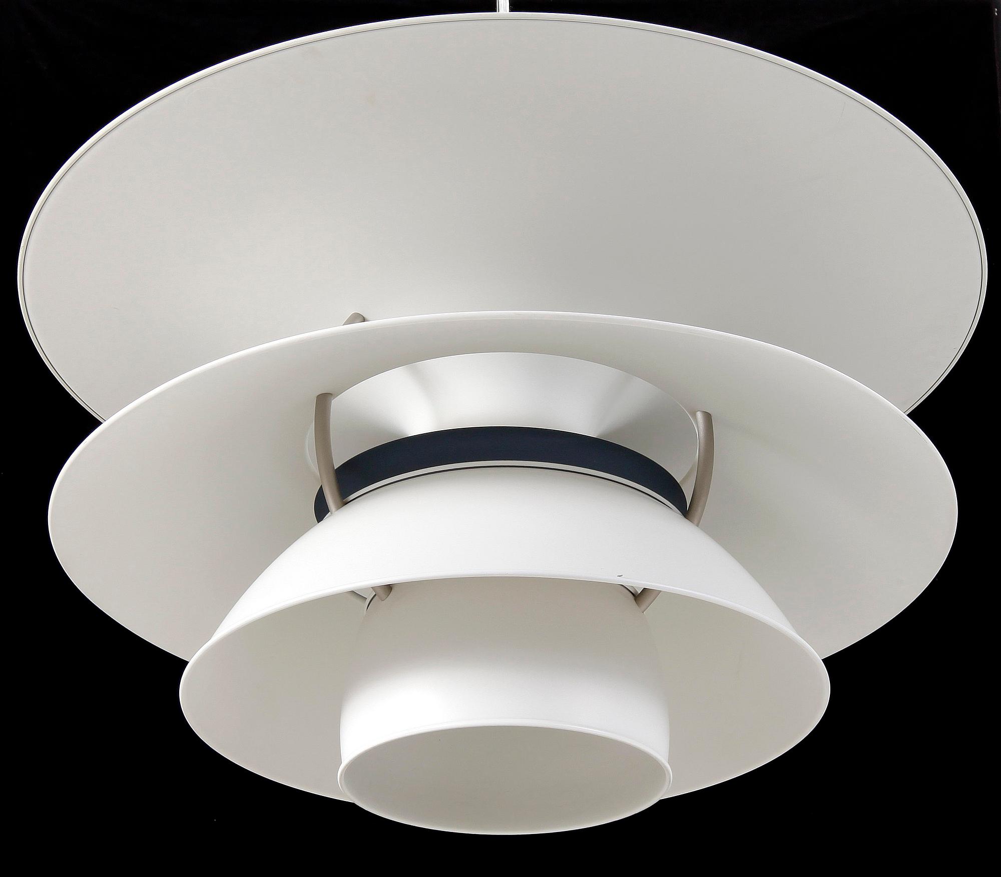 TAKLAMPA, "PH-lampa", Louis Poulsen för Poul Henningsen, 1900-talets fjärde kvartal.