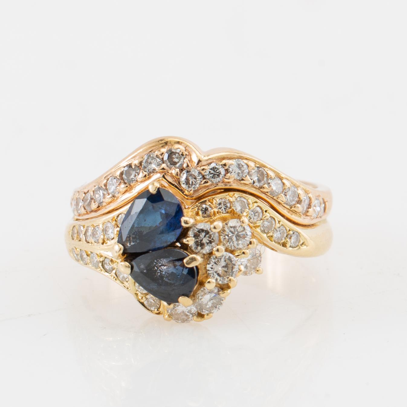 Ring in 18K gold set with pear-shaped sapphires and round brilliant and single-cut diamonds.