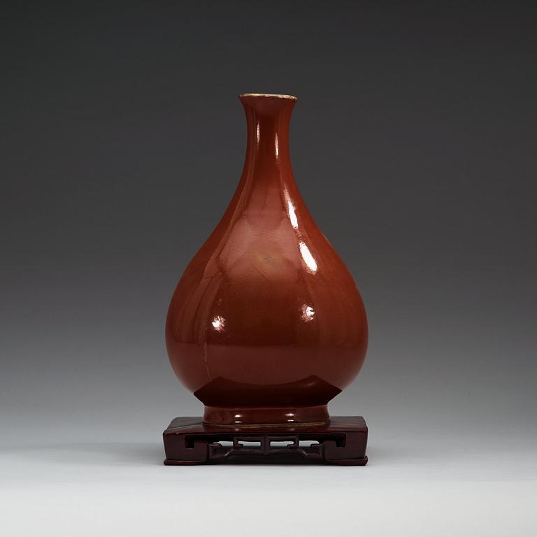 A brown glazed vase, Qing dynasty, Qianlong (1736-95).