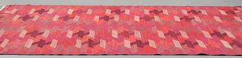 Barbro Nilsson, Matto, "Rödarp", flat weave, ca 298-299 x 185-188 cm, signed AB MMF BN.