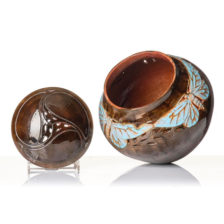 Hilma Persson-Hjelm, a glazed earthenware art nouveau lidded tureen with a plate, executed i her studio, Arvika 1919. No 8812,  plate 1699.
