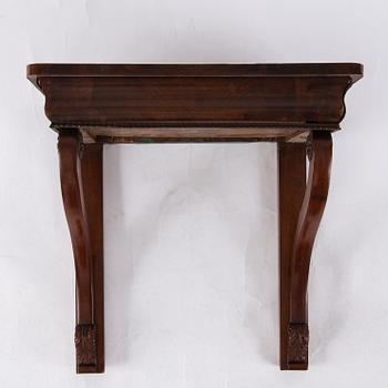 A pair of Biedermeier mahogany mirrors and one console table, 19th century.