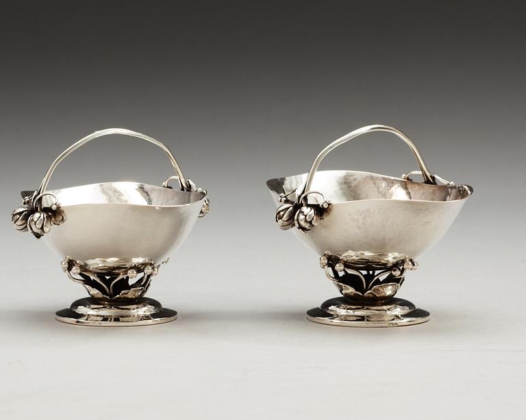 A pair of Georg Jensen 830/1000 silver bowls, Copenhagen 1917-21.