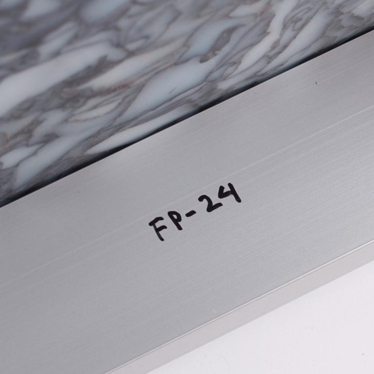 Fredrik Paulsen, unikt bord samt fyra stolar, "Chair One & Table One, The Peace Set", JOY, 2024.