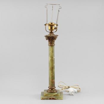 BORDSLAMPA, omkring 1900-talets mitt.