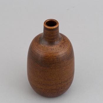 Erich & Ingrid Triller, a set of two stoneware vases and a dish, Tobo, Sweden.