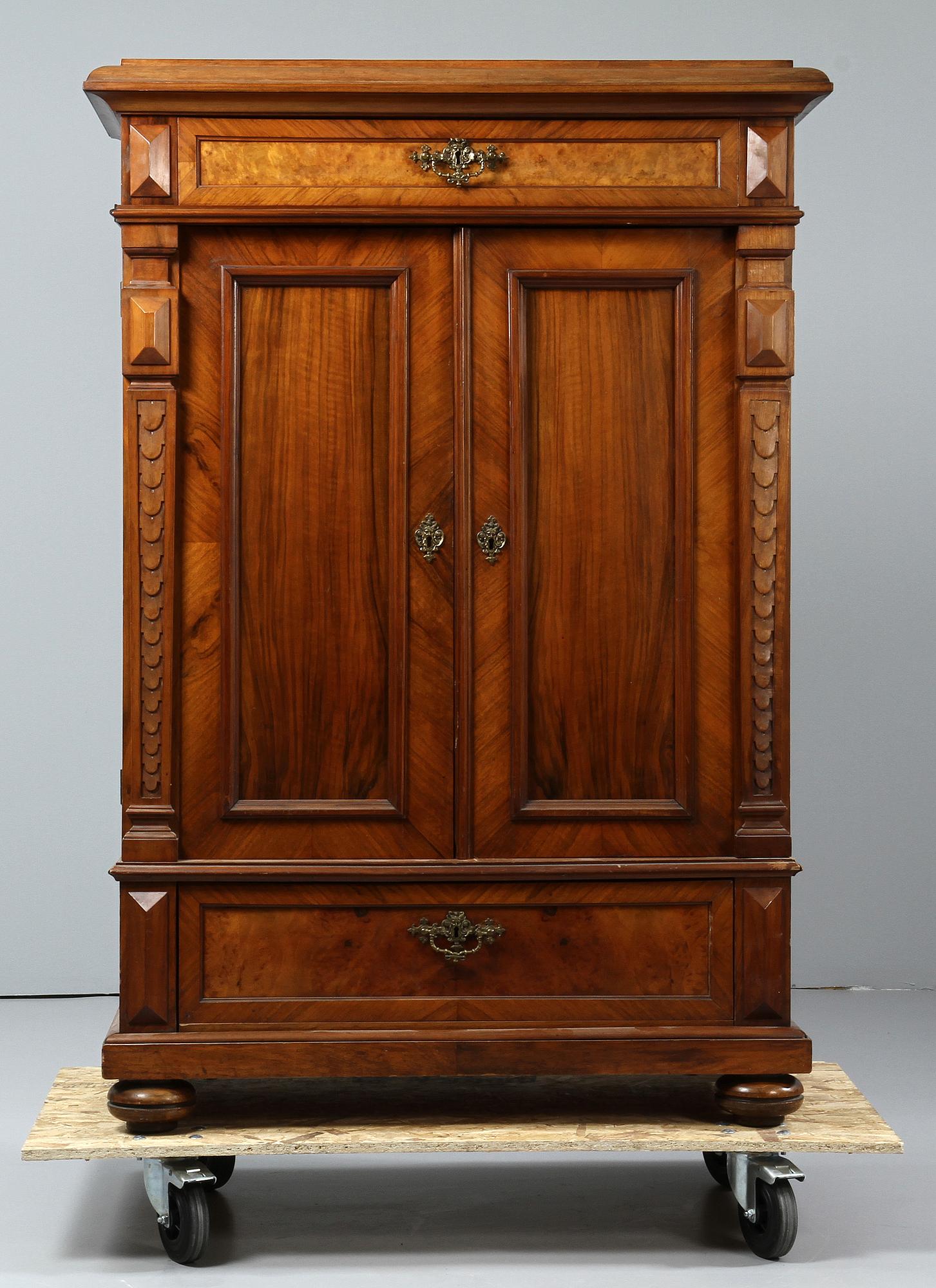 SKÅP, nyrenässans, 1800-talets slut.