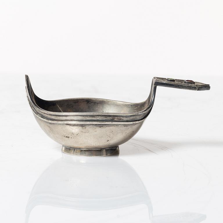 Alexander Benediktowitsch Ljubawin, kåsa / kovsh, silver, St Petersburg, Ryssland 1896-1908.