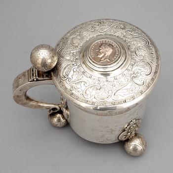 DRYCKESKANNA, silver, CG Hallberg, Stockholm 1919, vikt ca 844 gram.