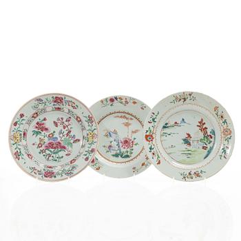 A set of three famille rose dinner plates, Qingdynasty, 18th century.