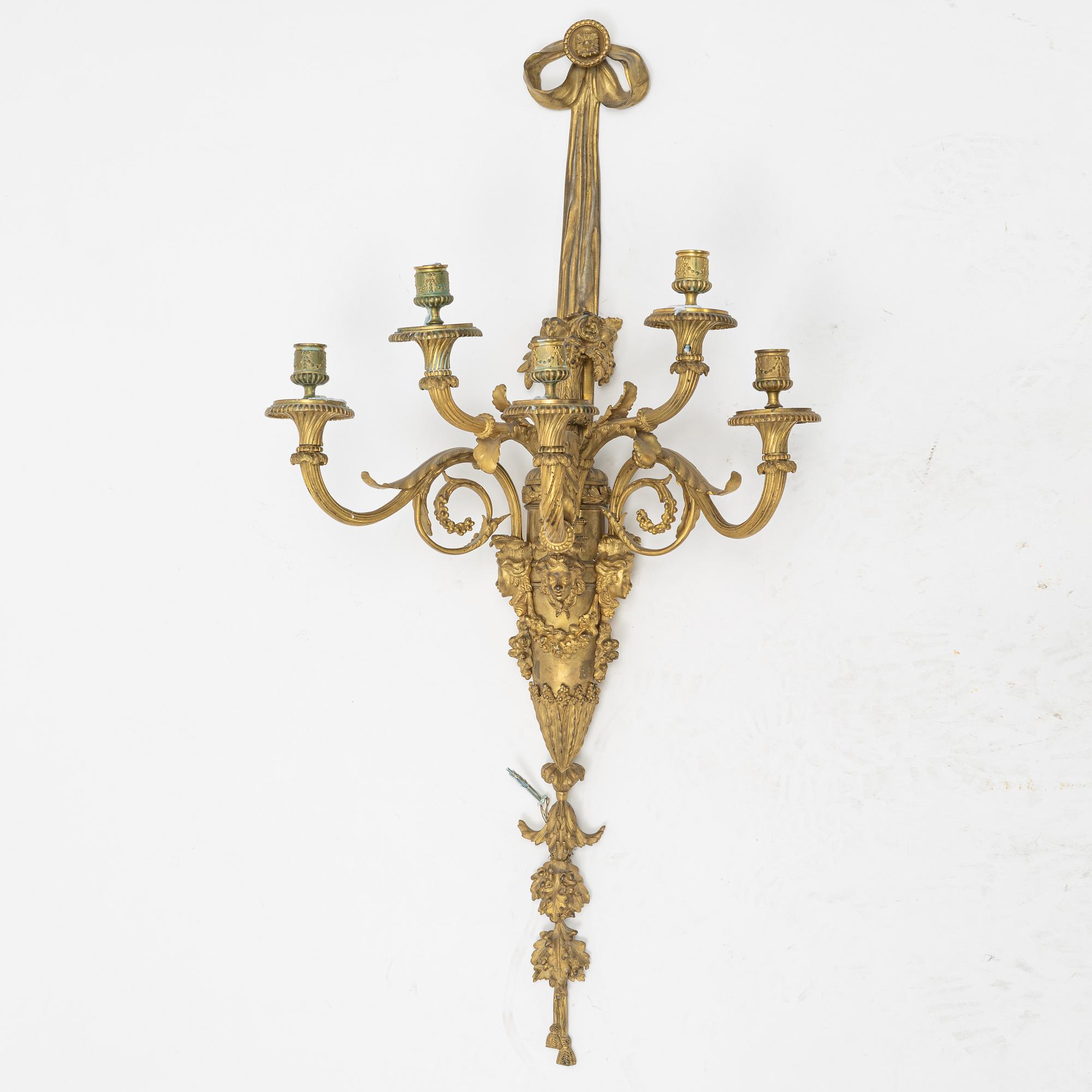 A Louis XVI-style applique, around the year 1900.