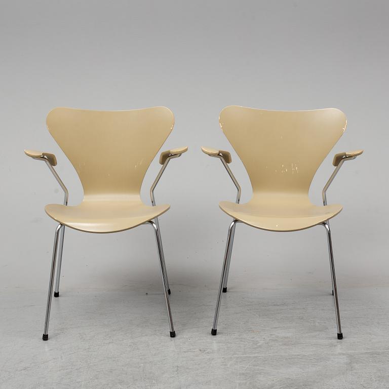 ARNE JACOBSEN, karmstolar, 8 st, "Sjuan", Fritz Hansen, Danmark.