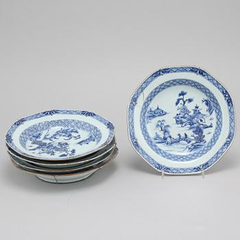 Five chinese porcelain plates, Qianlong (1736-1795).