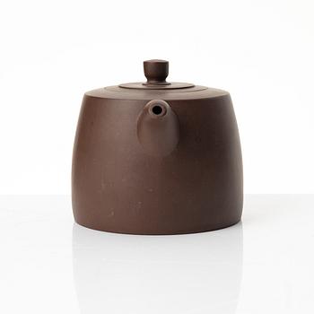 Zhou Guizhen, A yixing teapot, 1980s.