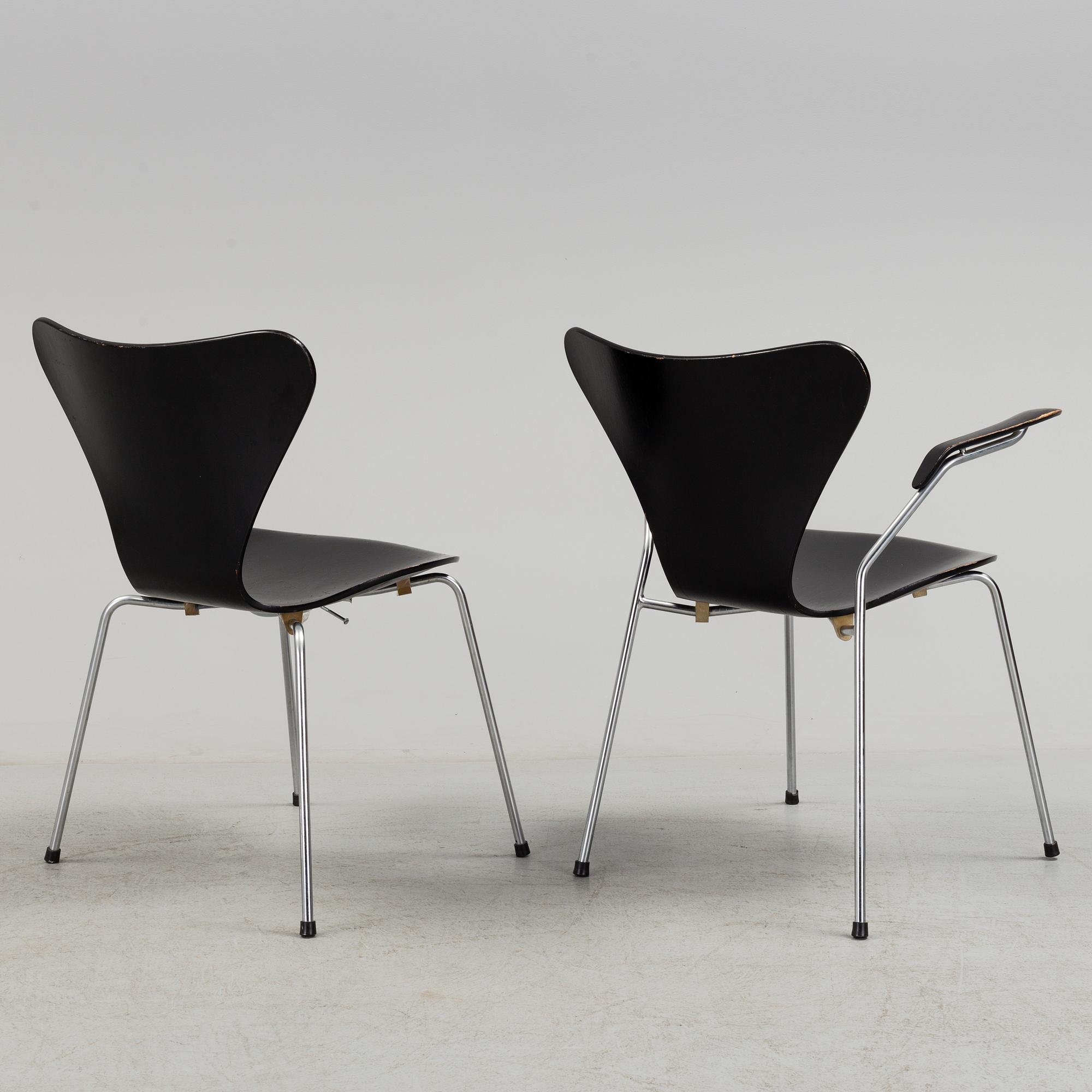 ARNE JACOBSEN, karmstol och stol, "Sjuan", Fritz Hansen, 1965-7.