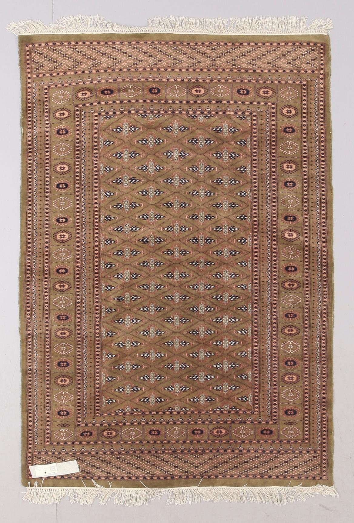 MATTA, Kashmir, 1900-talets andra hälft, 185 x 126 cm.