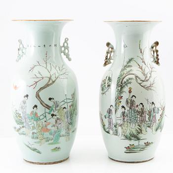 Two Chinese vases, 20th century.