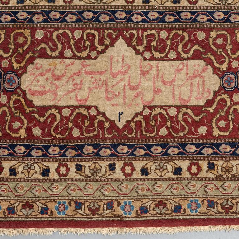 MATTO, a semi-antique Tabriz, ca 466 x 328,5 cm.