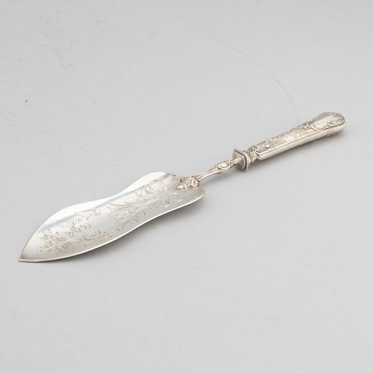 A French silver cake server, mark of Armand Fresnais, Paris (1877-1927).