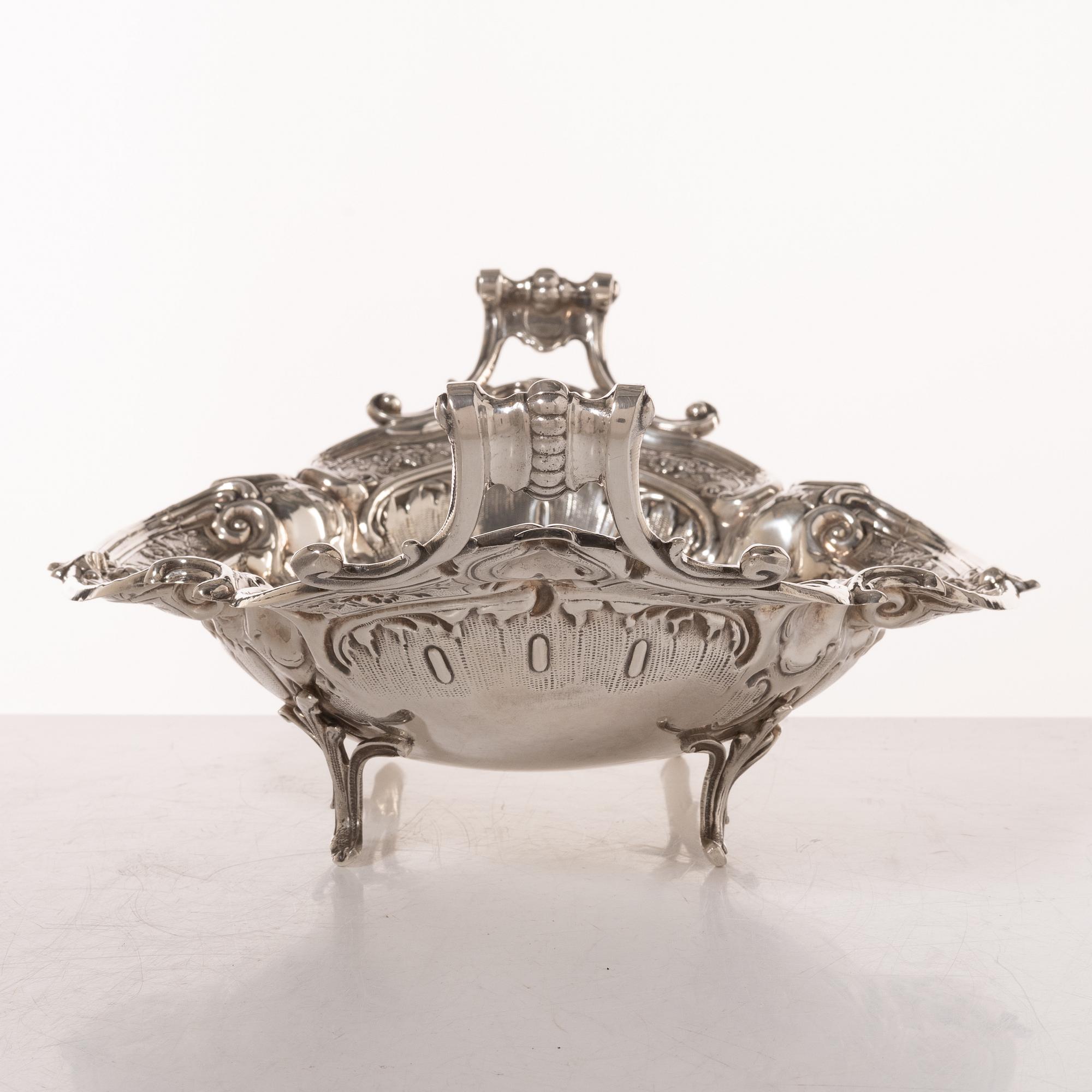 A sterling silver Rococo style bowl, 20th century.