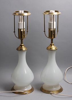 BORDSARMATURER, ett par, glas. Firma Svenskt Tenn. Mod nr 2583-1.