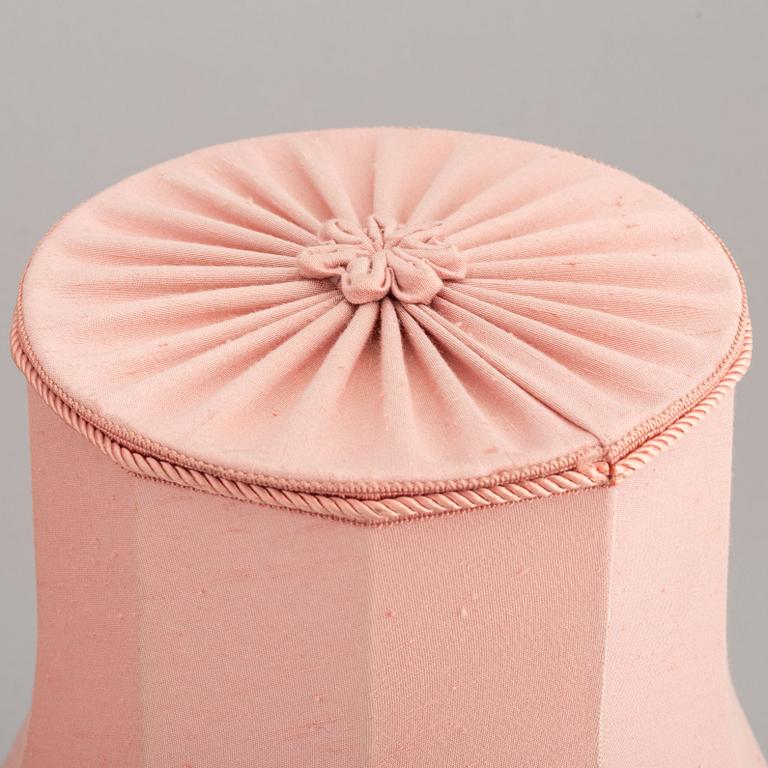 Firma Svenskt Tenn, bordslampor, ett par, modell 2583.