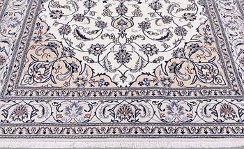 Nain, part silk, ca 312 x 205 cm.