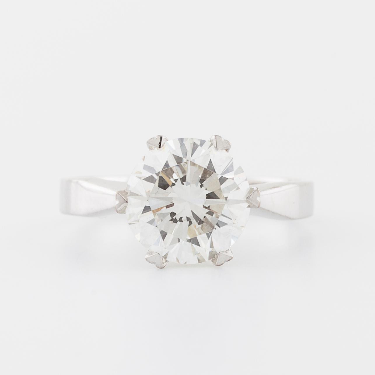 A brilliant cut diamond ring by Jarl Sandin Göteborg, 1987.