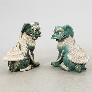 Foo dogs, 2 pcs, stoneware, China, 20th century.