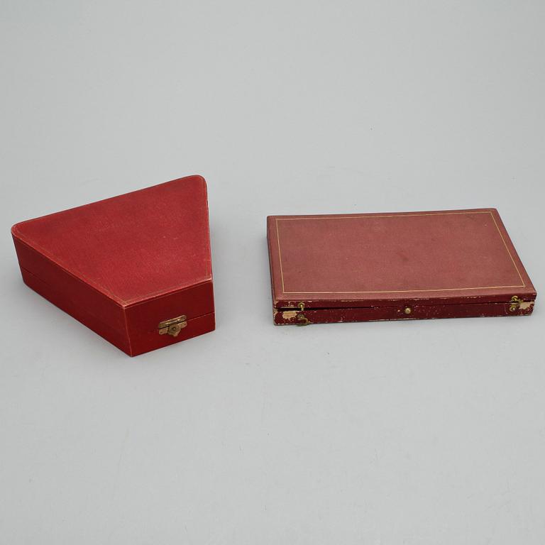 SALTKAR OCH KAFFESKEDAR, 17 delar, silver, bla. Tyskland, 1900-tal. Total vikt ca 232 gram.