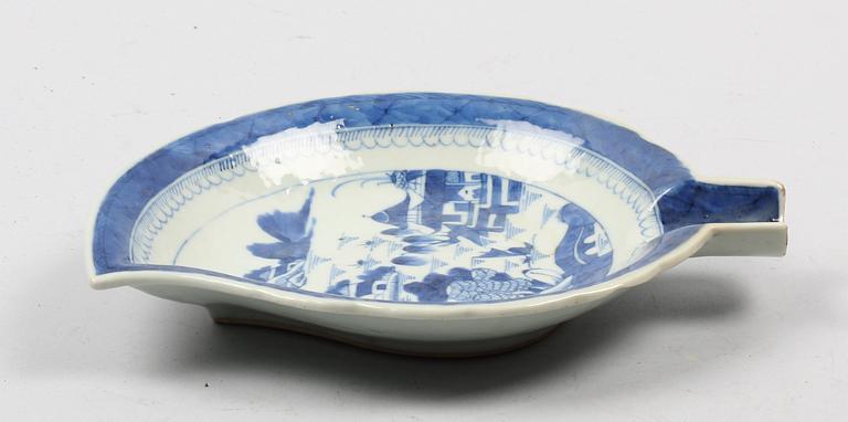 FAT, porslin. Kina 1700/1800-tal.