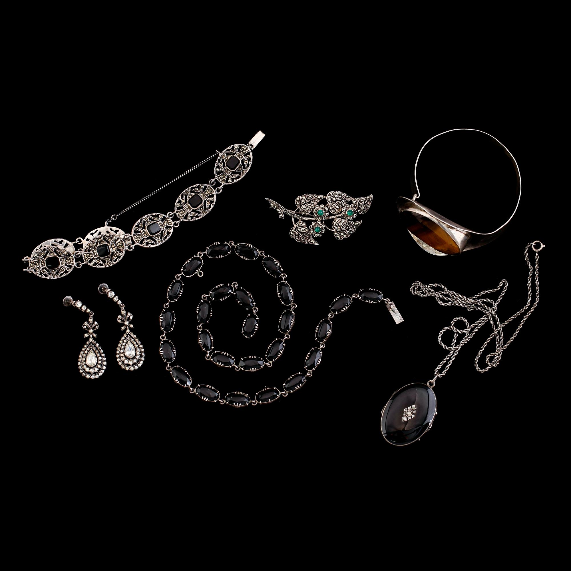 SAMLING SMYCKEN, 6 delar, silver och markasiter, 1900-talets första hälft.