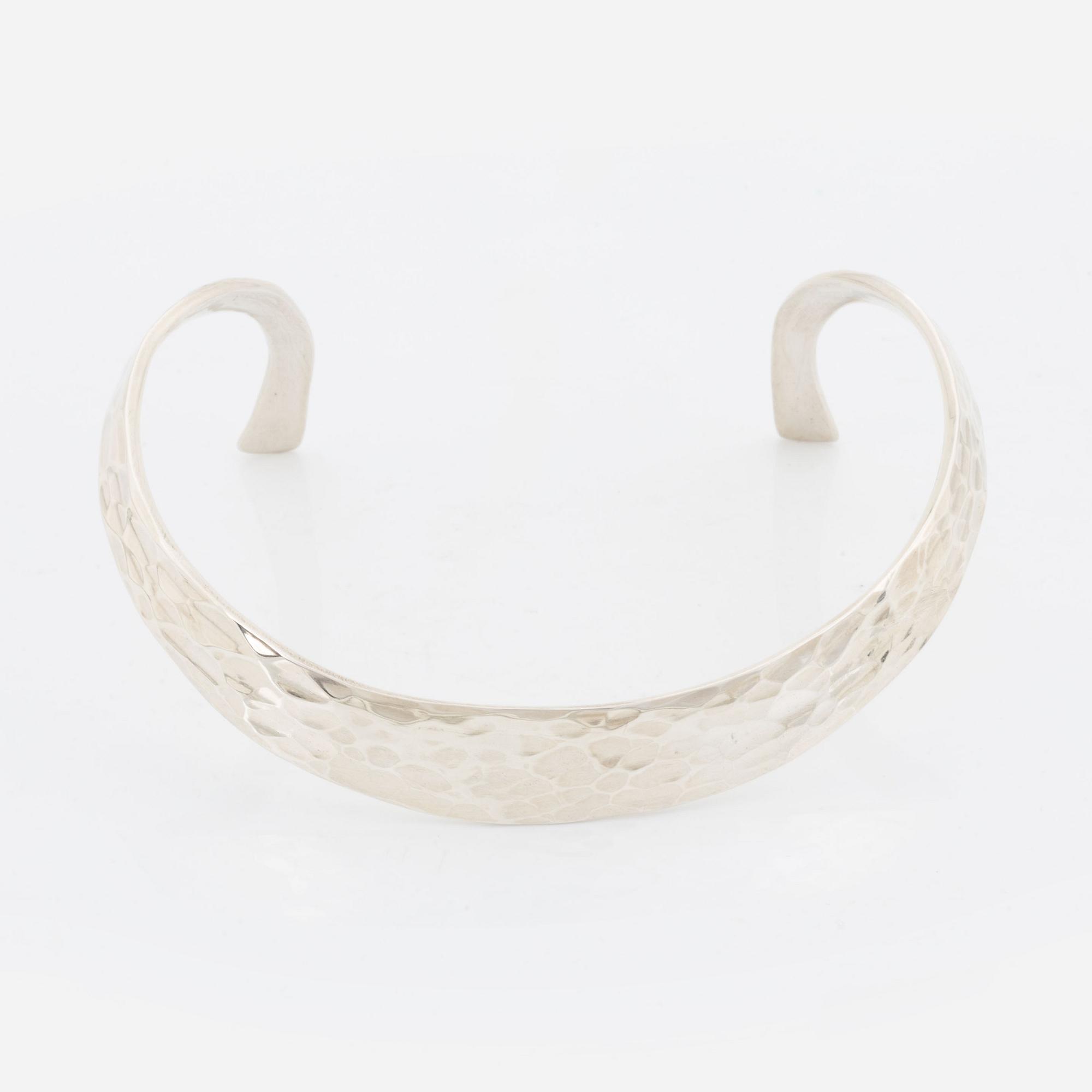 A Rey Urban silver necklace.