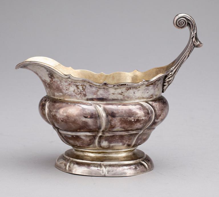 KAFFESERVIS, 3 delar, silver, rokokostil, bla Erik Jönsson, Skara, 1946 resp 48. Vikt ca 1440.