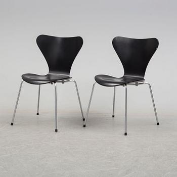 ARNE JACOBSEN, stolar, 6 st, "Sjuan", Fritz Hansen.