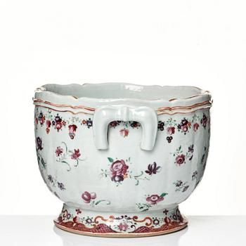 A famille rose champagne cooler, Qing dynasty, Qianlong (1736-95).