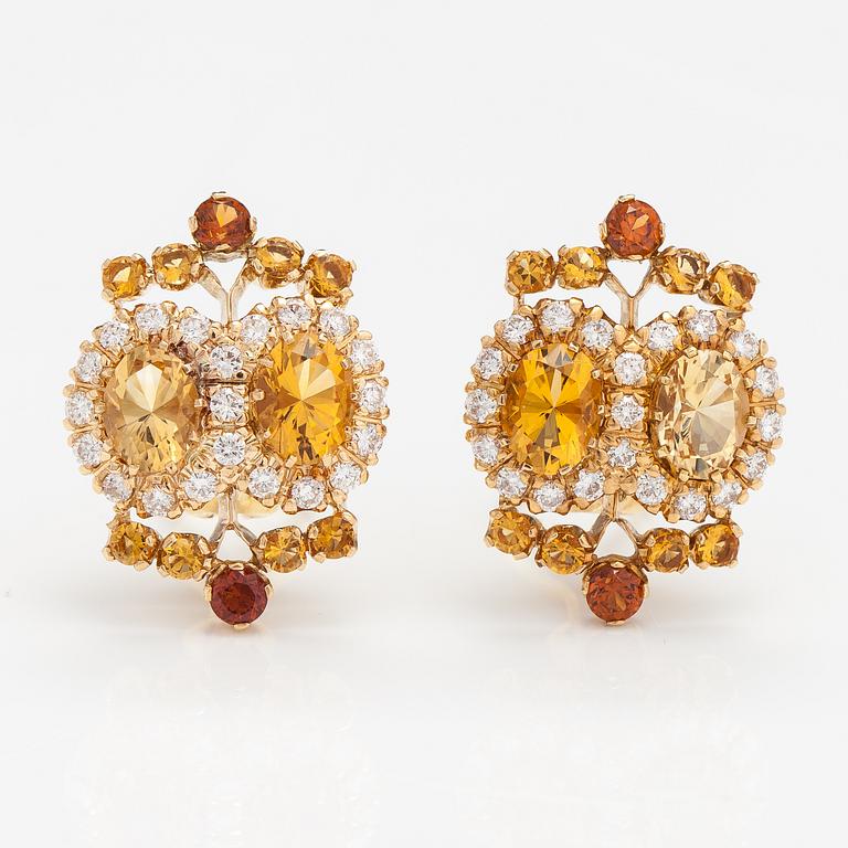 A pair of 18K gold earrings "Sophia Albertina". Diamonds ca 1.09 ct, citrines and garnets. Ofelia Jewelry, Helsinki 1998.