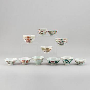 A set of 15 Chinese bowls, 20th Century.