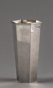 BÄGARE, sterlingsilver, Wiwen Nilsson, Lund 1946. Vikt c:a 250 g.