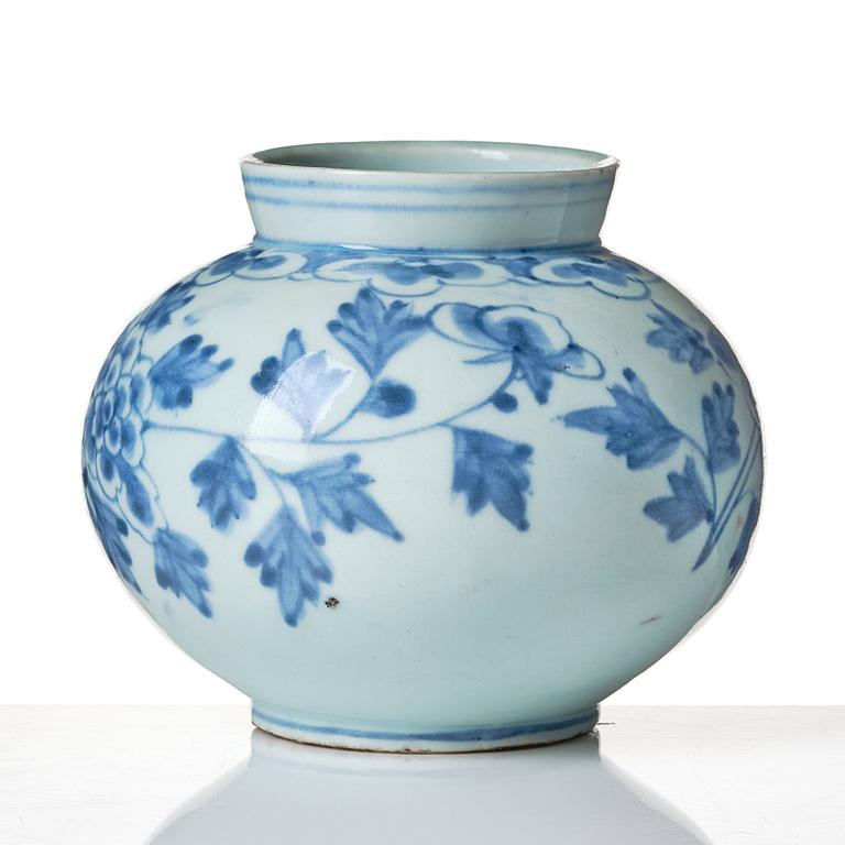 A blue and white Korean jar, 18th Century.