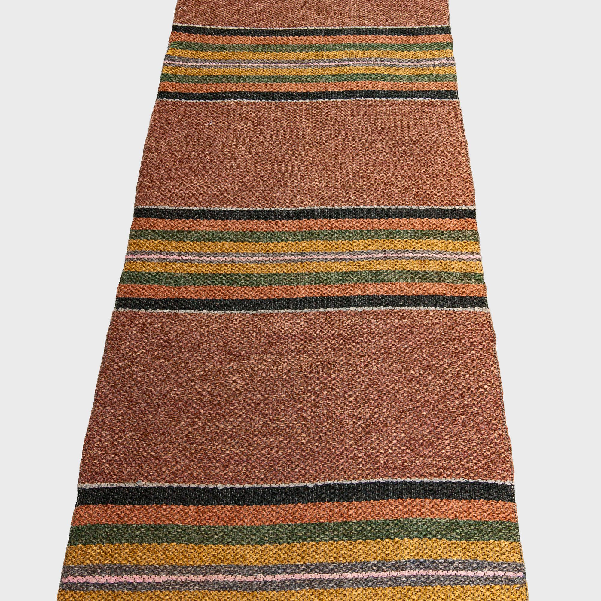 A 1930/1940s rag rug /runner. Circa 550 x 74 cm.