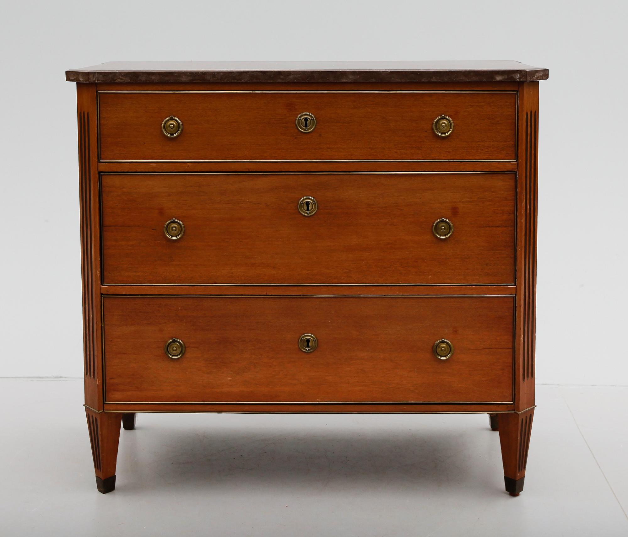 BYRÅ, gustaviansk stil, sent 1800-tal.